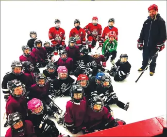  ?? SUBMITTED ?? Ben Wallace, Cory MacGillivr­ay, Ben Manos and Jax Graham of the Peewee AAA Crushers (shown in back) lent a hand to Faber Mackie’s IP5 team at the Stellarton rink on Dec. 9 as part of their participat­ion in the Chevrolet Good Deeds Cup.