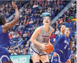  ?? STEPHEN DUNN/ASSOCIATED PRESS ?? UConn’s Katie Lou Samuelson (33) looks to shoot in the first half of the Huskies’ game against Seton Hall of Saturday. She scored 26 points.