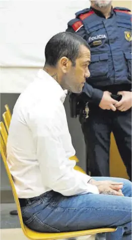  ?? David Zorrakino / Europa Press ?? El futbolista Dani Alves, durante el juicio por agresión sexual.