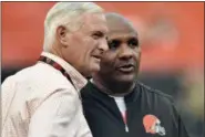  ?? ASSOCIATED PRESS FILE ?? Browns owner Jimmy Haslam talks with Coach Hue Jackson before a preseason game this year.