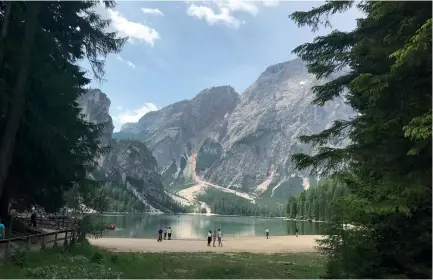  ?? (Seth Frantzman) ?? LAKE DI BRAIES at the base of the Tre Cime mountainou­s region.