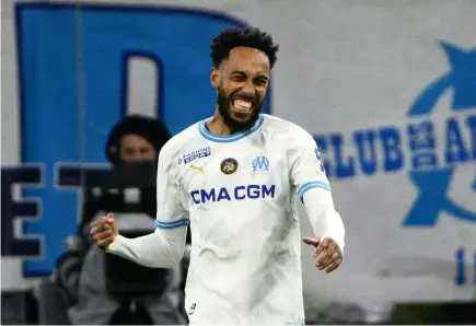  ?? CHRISTOPHE SIMON / AFP ?? Pierre-Emerick Aubameyang a permis à l’OM de prendre un point face à l’OGC Nice, ce mercredi soir (2-2).