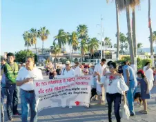  ??  ?? Habitantes de La Paz y de Los Cabos marcharon en demanda de seguridad contra la ola de homicidios que enfrenta el estado desde hace tres años.