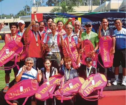  ?? Pic by K. Kandiah. ?? Trang Tennis Club with their medals and trophy after emerging champions of the PSC Internatio­nal Invitation­al Tennis Tournament at the Penang Sports Club Tennis complex in Jalan Utama in George Town recently.