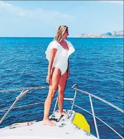  ?? INSTAGRAM ?? La modelo Alba Carrillo navegó con unos amigos por Moraira