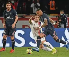  ?? AFP ?? Messi, Shaqiri (M.) und Neymar spielten alle von Beginn an.