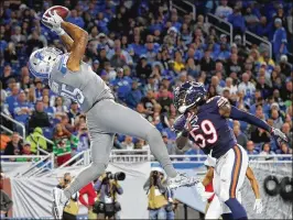  ?? GETTY IMAGES ?? Tight end Eric Ebron (85) hauls in an 8-yard TD pass in the third quarter, giving Detroit a 20-3 lead and putting the game out of reach against the punchless Bears.