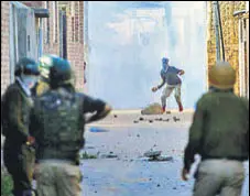  ?? AP FILE ?? A protester throws a brick at security personnel in Srinagar.