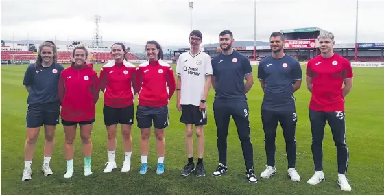  ?? ?? BELOW: Before leaving Sligo, Shane who is also a massive Sligo Rovers fan also visited The Showground­s. He is pictured with Women’s team players Ciara Henry, Leah Kelly, Katie Melly and Lauren Boles and Men’s team players Aidan Keena, Colm Horgan and Cillian Heaney.