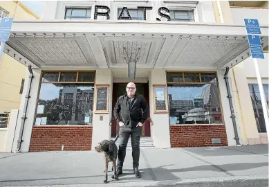  ?? MONIQUE FORD/ STUFF ?? General manager Jonathon (Jonty) Hendry outside Bats Theatre, with resident good boy Mac, the theatre dog.