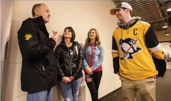  ?? PHOTOS: LIAM RICHARDS ?? From right to left, Humboldt Broncos bus crash survivor Layne Matechuk, his sister Carly and mother Shelley speak with Hockey Hall of Famer Bryan Trottier, who now works with the Pittsburgh Penguins, near the team’s dressing room in Pittsburgh Tuesday.