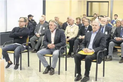  ?? EUROPA PRESS ?? Álvaro Pérez ‘El Bigotes’, Francisco Correa (centro) y Pablo Crespo, en el primer día del juicio.