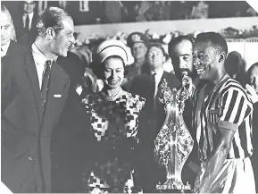  ?? ?? Era común verla en los principale­s actos deportivos, ahí conoció a Pelé.