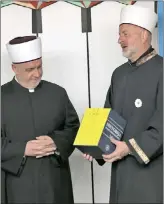  ?? ?? Pitić i reisul-ulema: Ovom prilikom muftija Pitić je reisul-ulemi uručio i poklon, a reisul-ulema je poklonio primjerak mushafa za ovu džamiju