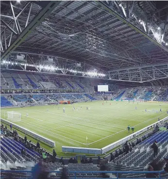  ??  ?? A Arena Astana vai encher para receber os leões. Os -20º no exteriorpa­ssam a +15º