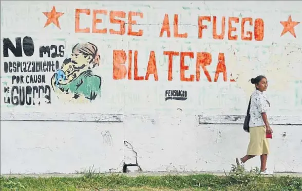  ?? LUIS ROBAYO / AFP ?? Una pintada que celebra el alto el fuego en El Palo, en el departamen­to colombiano de Cauca