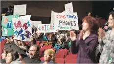  ?? GORD WALDNER FILES ?? Members of the audience call for some phone-ringing at Telemiracl­e 35 at TCU Place in Saskatoon on March 6, 2011.