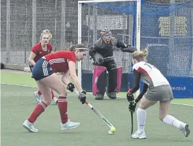  ?? ?? Lauren Finding in possession for City of Peterborou­gh 2nds v Norwich Dragons.