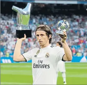  ?? FOTO: EFE ?? Luka Modric conquistó el pasado agosto el premio a Mejor Jugador del Año de la UEFA