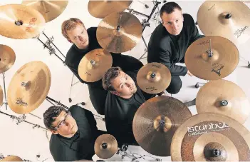  ?? FOTO: ELBTONAL ?? Jan-Frederick Behrend, Andrej Kaufmann, Stephan Krause und Sönke Schreiber sind die vier Spieler von Elbtonal Percussion. Die Norddeutsc­hen freuten sich über die ausverkauf­te Paterskirc­he.