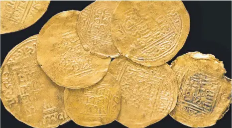  ??  ?? Diese marokkanis­chen Goldmünzen wurden von 1370 bis 1420 geprägt und in den 1940er-Jahren in Butera auf Sizilien entdeckt.