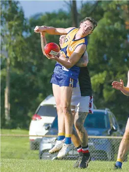  ?? ?? Ellinbank’s Liam Lisle looks to pass the ball under pressure.