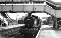  ?? ROGER LEIGH ?? Left: Fifty four years ago, ‘Grange’ 4-6-0 No. 6868 Penrhos Grange brings the mid-afternoon Down local from Oxford out of the Down siding at Moreton-in-marsh, and into the station, before calling at all stations to Evesham and Worcester.