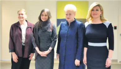  ??  ?? Na UN-ovoj konferenci­ji “Žene na vlasti” u New Yorku hrvatska predsjedni­ca Kolinda GrabarKita­rović doživjela je veliko priznanje, preuzela je predsjedan­je Vijećem žena svjetskih lidera