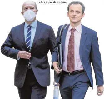  ??  ?? Juan Carlos Campo y Pedro Duque, dos de los exministro­s a la espera de destino