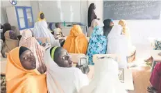  ??  ?? Niñas desplazada­s por los ataques de milicianos Boko Haram, en una escuela en la localidad nigeriana de Maiduguri, en una imagen de 2015.