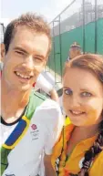  ?? Foto: Carina Jörg ?? Die freiwillig­e Helferin Carina Jörg mit Tennisstar Andy Murray.