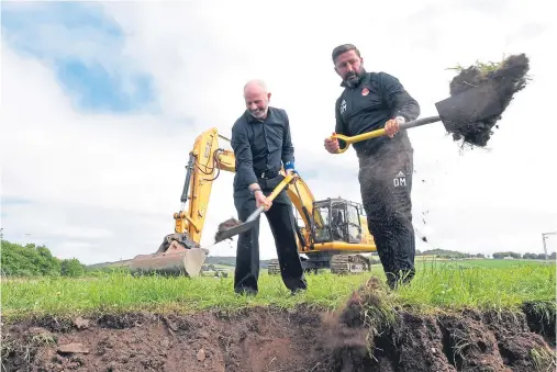  ?? Photograph: Heather Fowlie ?? BREAKING THE SOD: Dons chairman Stewart Milne and team manager Derek McInnes.