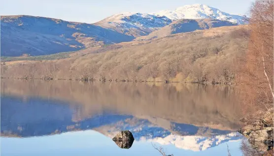  ?? ?? Caption in here
Beautiful Reflection­s of Beinn Bhreac on Loch Katrine, by Davie Macdonald