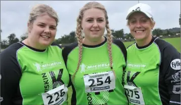  ??  ?? Shona McKeever, Hayley Martin and Ann McCarthy at the start of the Dromiskin Annual 5K.