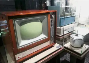  ?? — Photos: K. SUTHAKAR/The Star ?? A television Panasonic produced in 1952, air conditione­r made in 1958 and automatic electric rice cooker made in 1959.