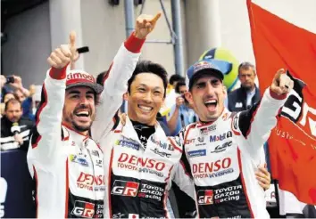  ?? –AFP ?? Fernando Alonso, Kazuki Nakajima et Sébastien Buemi (de g. à dr.), parfaiteme­nt complément­aires.