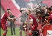  ?? KIRSTY WIGGLESWOR­TH — THE ASSOCIATED PRESS ?? Liverpool players celebrate at the end of the English FA Cup final soccer match between Chelsea and Liverpool, at Wembley stadium, in London, Saturday.