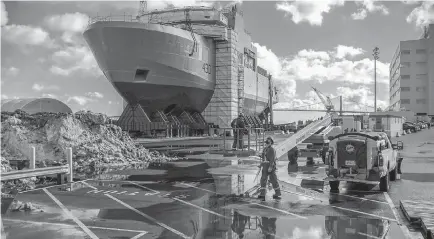  ?? TIM KROCHAK
THE CHRONICLE HERALD ?? The arctic patrol ship, HMCS Harry DeWolf, is seen under constructi­on at Irving Shipyard in Halifax.•