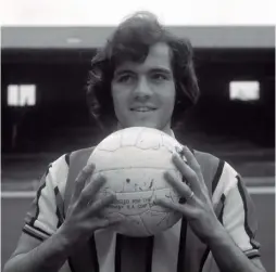  ?? COURTESY SHEFFIELD UNITED ?? Alejandro Sabella, pictured after signing for Sheffield United in 1978.