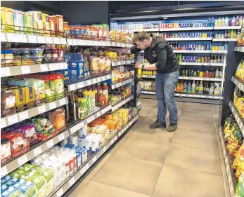  ?? FOTO: DPA ?? Auch die Preissteig­erung bei Nahrungsmi­tteln im Juni trieb die Inflation an.