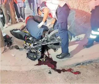  ?? CORTESÍA ?? El motociclis­ta perdió la vida tras chocar contra un objeto fijo.