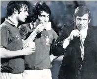  ??  ?? UP FOR THE CUPPA Derek Johnstone, Smith and John Greig