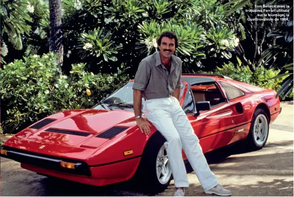 ?? ?? Tom Selleck avec la troisième Ferrari utilisée sur le tournage, la Quattroval­vole de 1984.