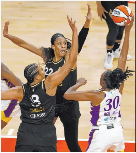  ?? Chitose Suzuki Las Vegas Review-journal @chitosepho­to ?? Los Angeles forward Nneka Ogwumike finds her path to the basket blocked by Aces A’ja Wilson (22) and Liz Cambage (8) in the second quarter of Friday’s home opener at Michelob Ultra Arena.