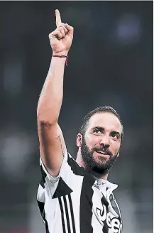  ?? FOTO: AFP ?? Gonzalo Higuaín sigue haciendo historia en el Calcio y pide a gritos un llamado a la selección argentina.