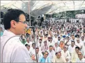  ?? HT PHOTO ?? Congress leader Randeep Surjewala addressing farmers at the Jagadhari grain market in Yamunanaga­r on Sunday.