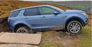  ?? ?? ●●Rossendale neighbourh­ood policing team found this abandoned vehicle on Whitworth Rake.