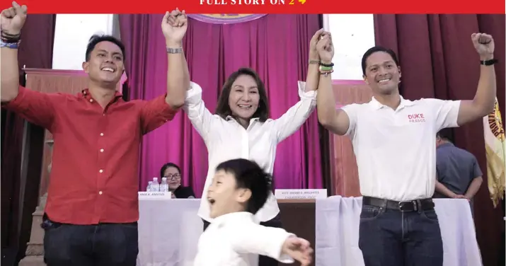  ?? SUNSTAR FOTO / AMPER CAMPAÑA ?? NEW FACES IN CEBU’S 5TH DISTRICT. Rep. Gwendolyn Garcia (center) raises the hands of newly minted congressma­n Duke Frasco (right), her son-inlaw, and Provincial Board member Red Duterte (left) of Cebu’s fifth district after the two men had been proclaimed winners on Tuesday, May 14 at the Capitol Social Hall. The little photobombe­r is Garcia’s grandson and Frasco’s son.