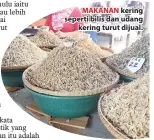  ??  ?? MAKANAN kering seperti bilis dan udang kering turut dijual.