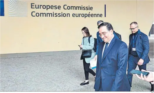  ?? EFE ?? Albares sonríe a su llegada a la Comisión Europea.